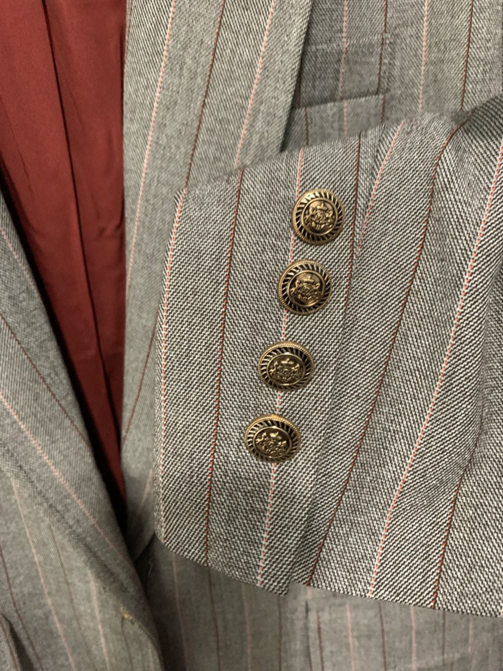 Autres filles NWOT gray tailored med blazer with a pink and burgundy pinstripe - Picture 6 of 8
